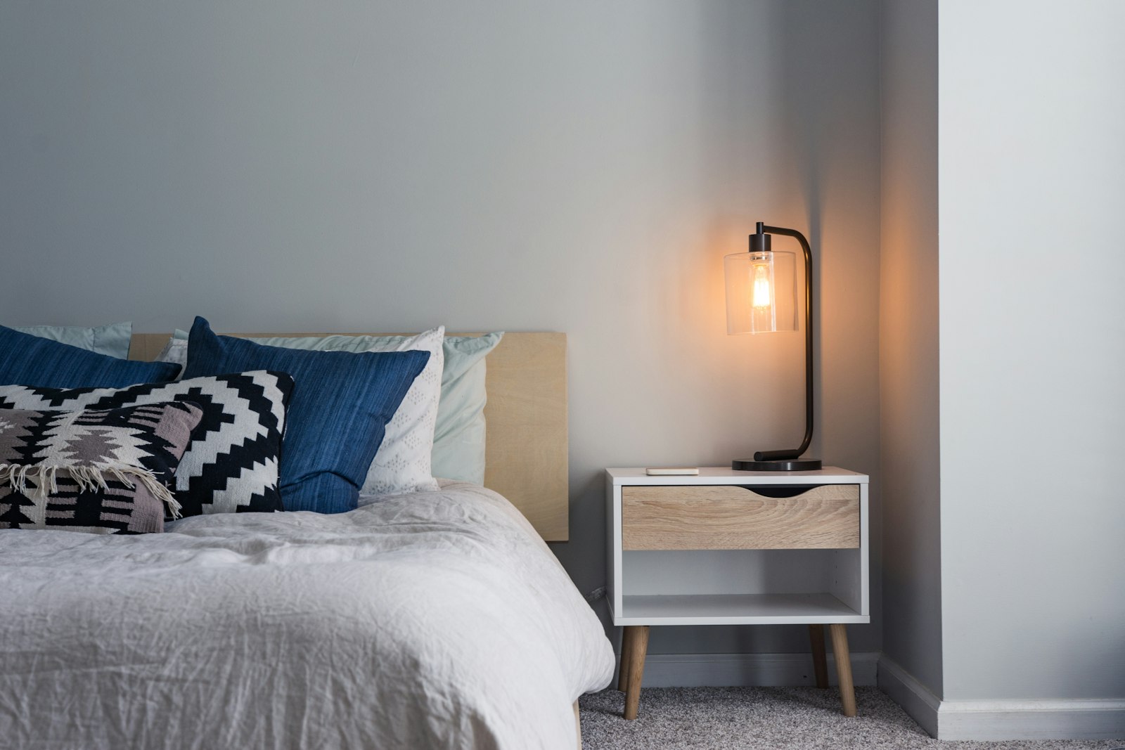 Lampe Coucher de Soleil, halo chaud sur un mur